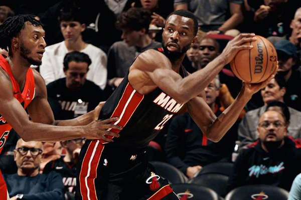 主场失守!热火三大主力下半场哑火,<a href=/lanqiuxiangguan/raptors/ target=_blank class=infotextkey>猛龙</a>逆转终结四连败