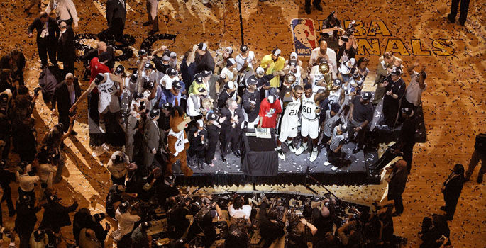 NBA编年史(2002-03):姚明来了! <a href=/lanqiuxiangguan/spurs/ target=_blank class=infotextkey>马刺</a>复仇<a href=/lanqiuxiangguan/lakers/ target=_blank class=infotextkey>湖人</a>
