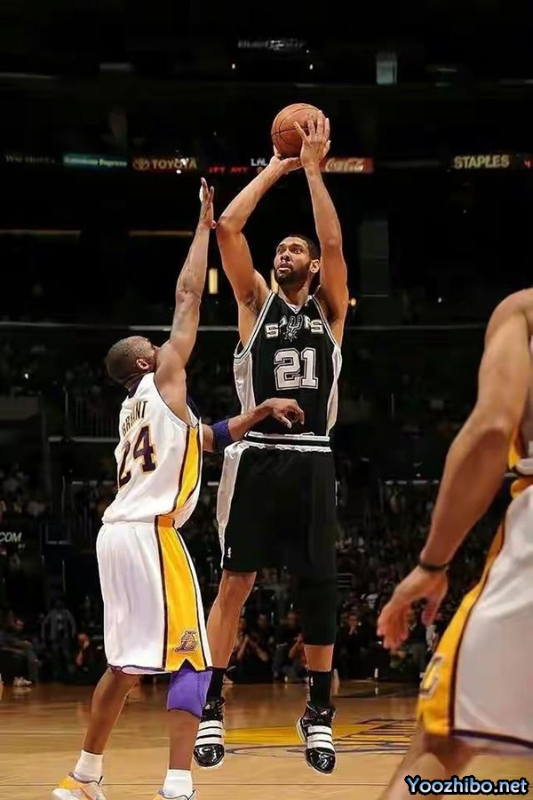 蒂姆-邓肯:NBA75大巨星榜单上的<a href=/lanqiuxiangguan/spurs/ target=_blank class=infotextkey>马刺</a>传奇