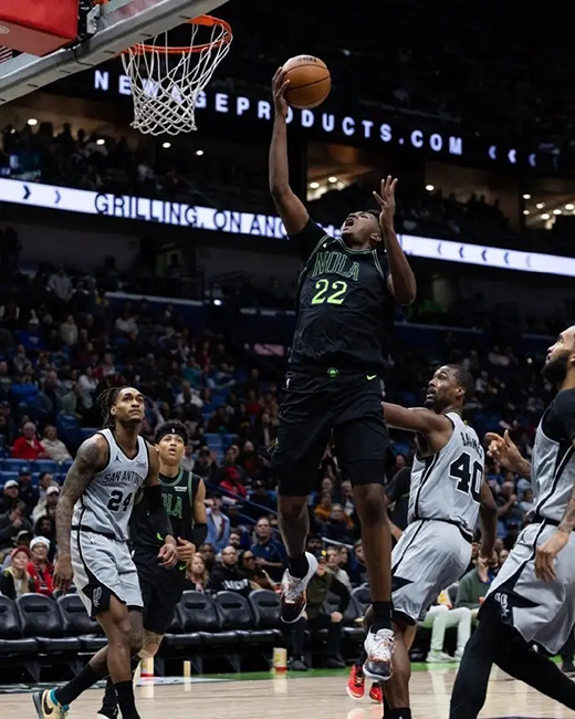 鹈鹕落后25分反扑未果惜败马刺遭7连败,奎因砍33+三双创纪录