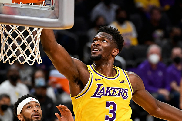 <a href=/lanqiuxiangguan/lakers/ target=_blank class=infotextkey>湖人</a>季前赛首胜:艾顿26分钟砍14+8,直言要做防守锚点