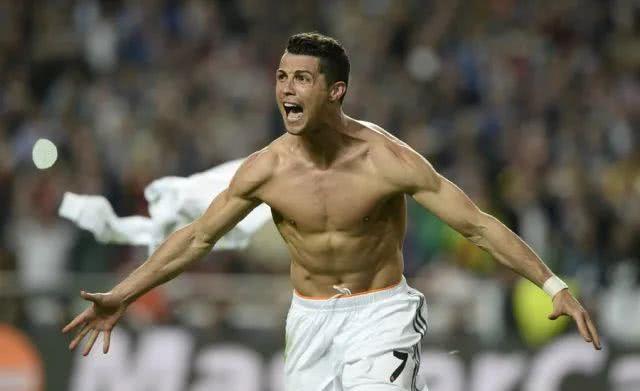 其实C罗在<a href=/zuqiuxiangguan/realmadrid/ target=_blank class=infotextkey>皇马</a>的时候肌肉就已经呈现巅峰